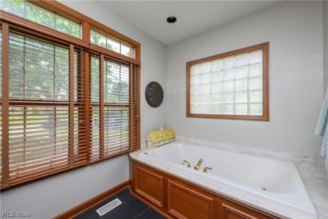 827 Mesa Verde Drive Barberton OH 44203
