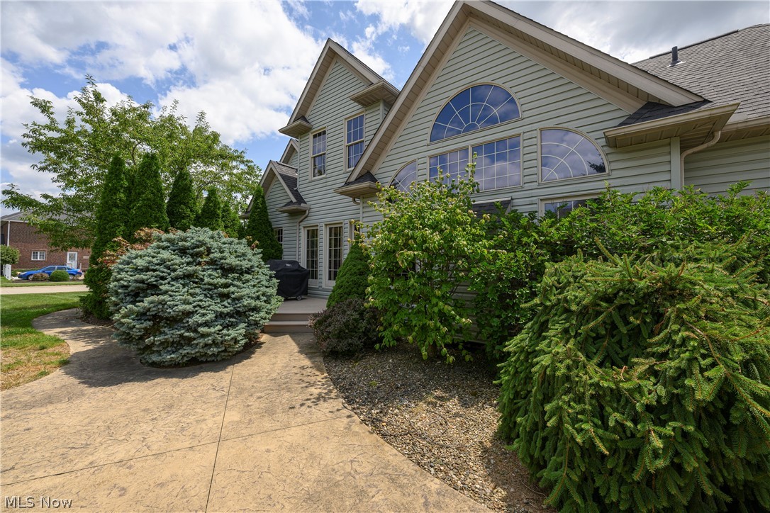 827 Mesa Verde Drive Barberton OH 44203