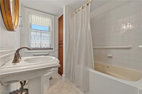 32 Hawk Avenue Akron OH 44312