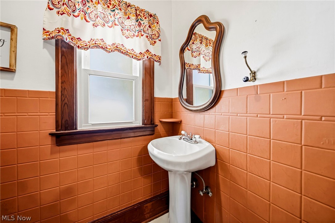 19571 Monterey Avenue Euclid OH 44119