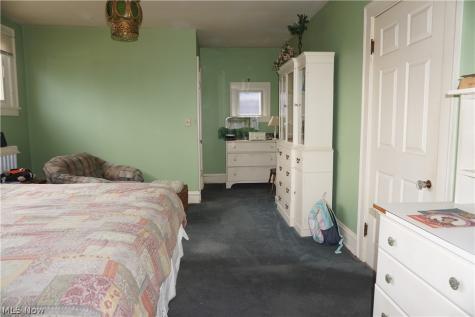268 E 151 Street Cleveland OH 44110
