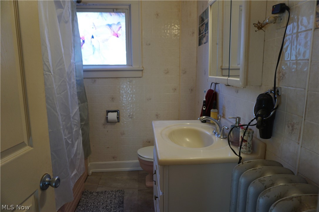 268 E 151 Street Cleveland OH 44110