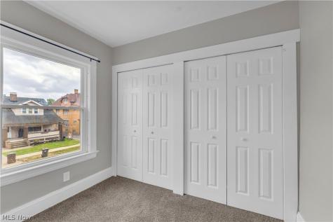 4411 Gamma Avenue Newburgh Heights OH 44105