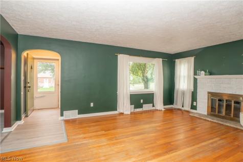3809 Frazer Avenue NW Canton OH 44709
