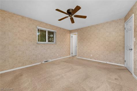 5157 Evergreen Drive North Olmsted OH 44070