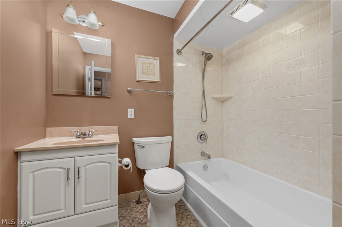 5157 Evergreen Drive North Olmsted OH 44070