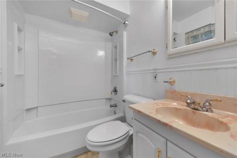 5157 Evergreen Drive North Olmsted OH 44070