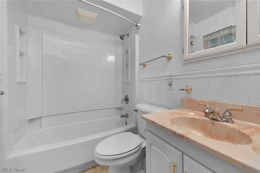 5157 Evergreen Drive North Olmsted OH 44070