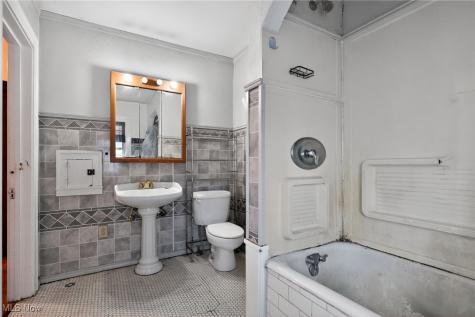 3559 Lloyd Road Cleveland OH 44111