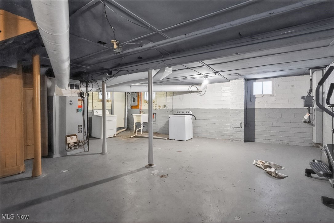 3559 Lloyd Road Cleveland OH 44111