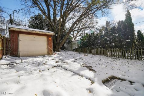 3559 Lloyd Road Cleveland OH 44111