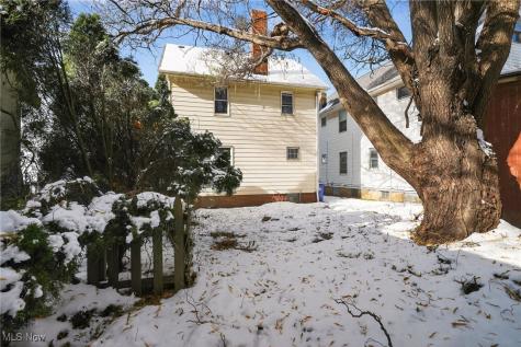 3559 Lloyd Road Cleveland OH 44111