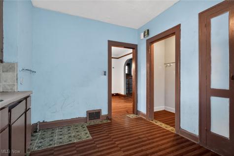 3559 Lloyd Road Cleveland OH 44111
