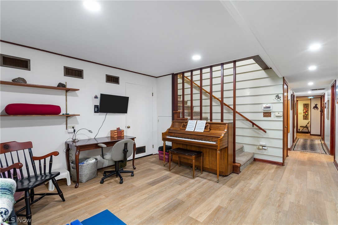 1 Wimpole Street Wooster OH 44691