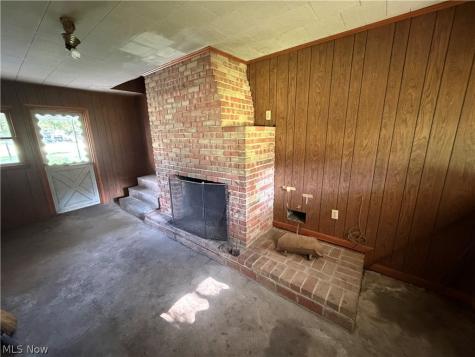 4111 Broadway Avenue NE Louisville OH 44641