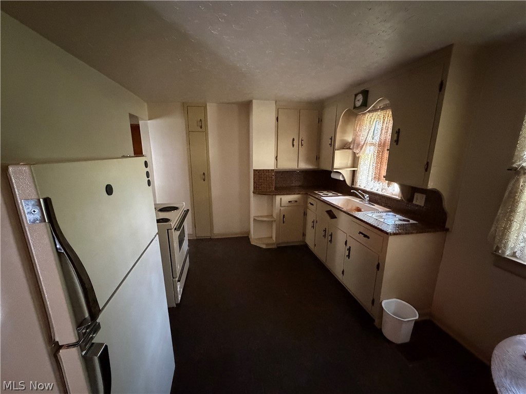 4111 Broadway Avenue NE Louisville OH 44641