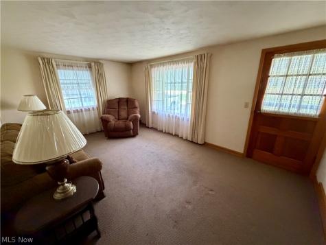 4111 Broadway Avenue NE Louisville OH 44641