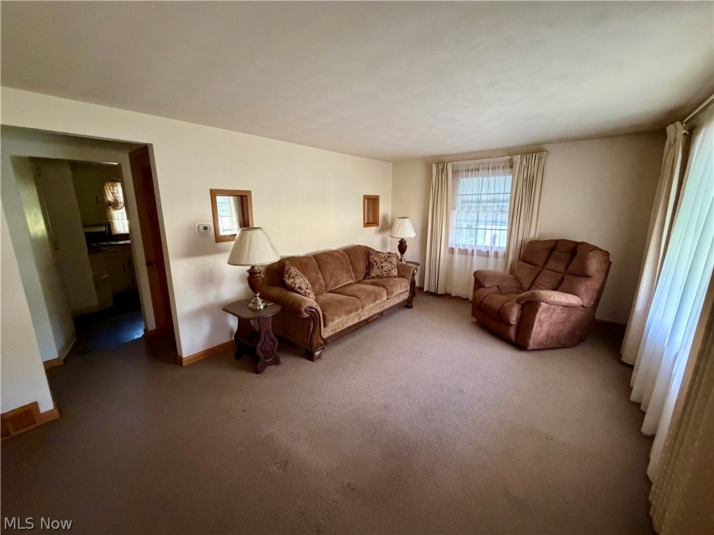 4111 Broadway Avenue NE Louisville OH 44641
