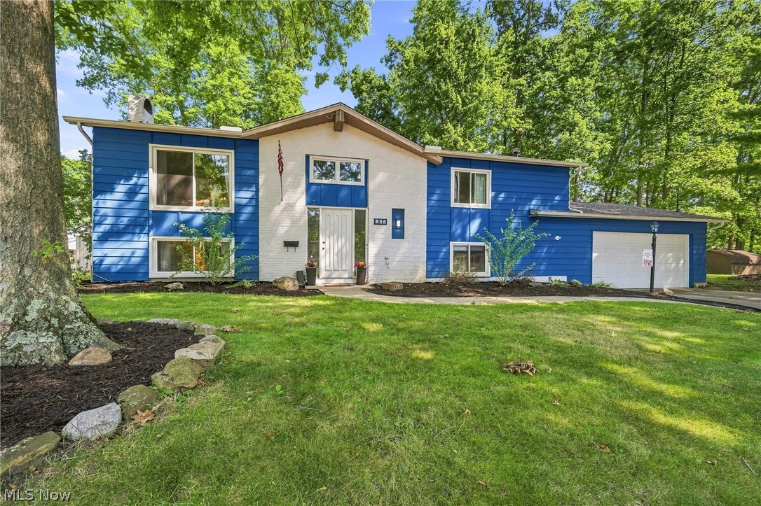 825 Valley Drive Amherst OH 44001