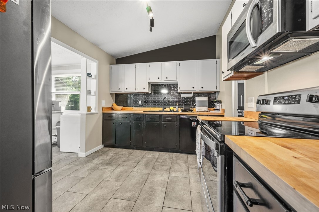 825 Valley Drive Amherst OH 44001