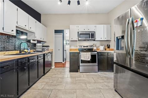 825 Valley Drive Amherst OH 44001