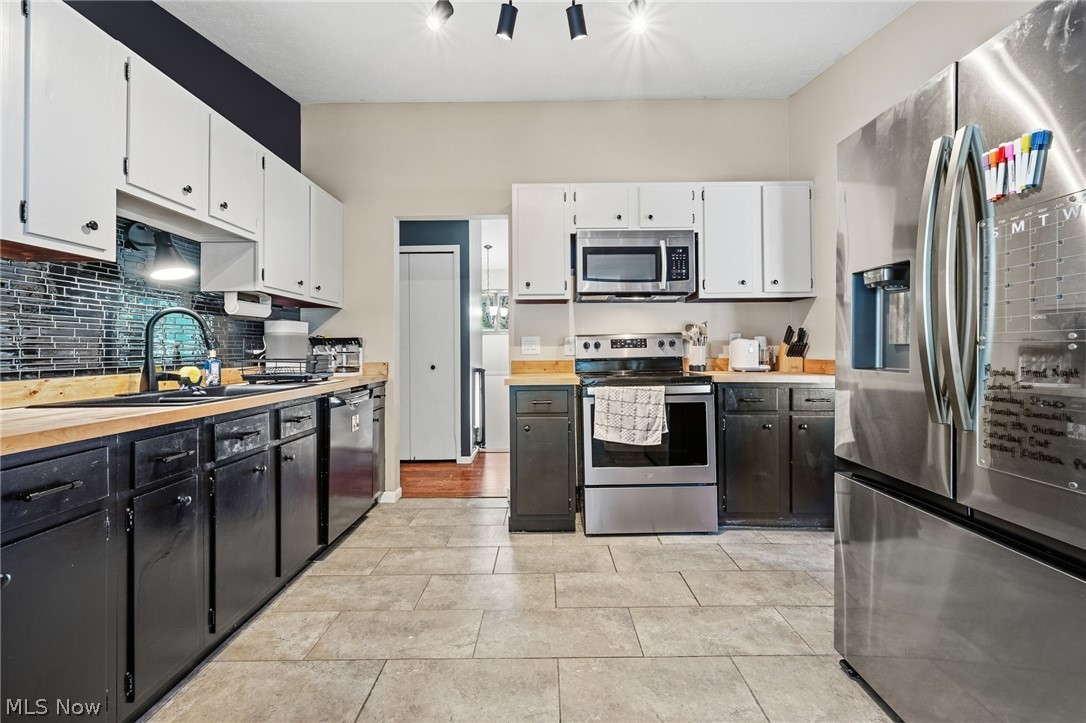 825 Valley Drive Amherst OH 44001