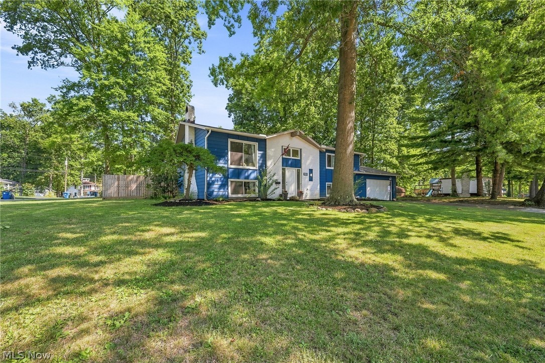 825 Valley Drive Amherst OH 44001