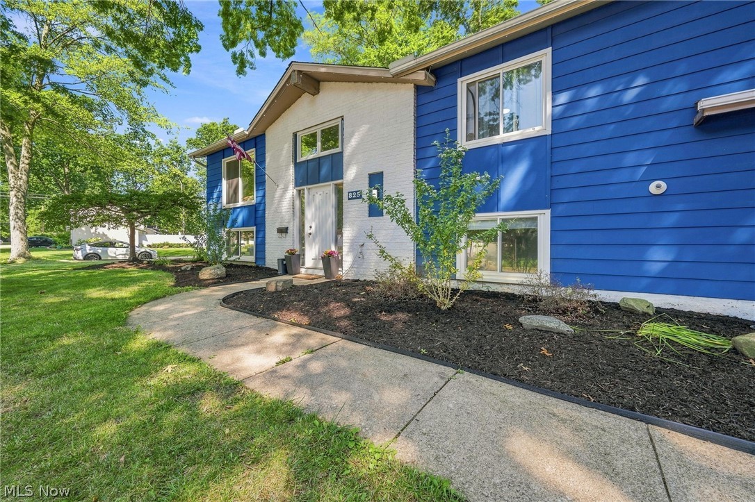 825 Valley Drive Amherst OH 44001