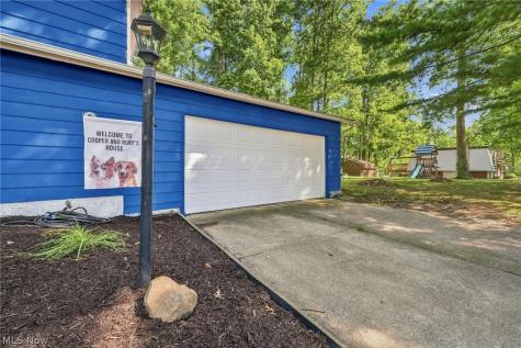 825 Valley Drive Amherst OH 44001