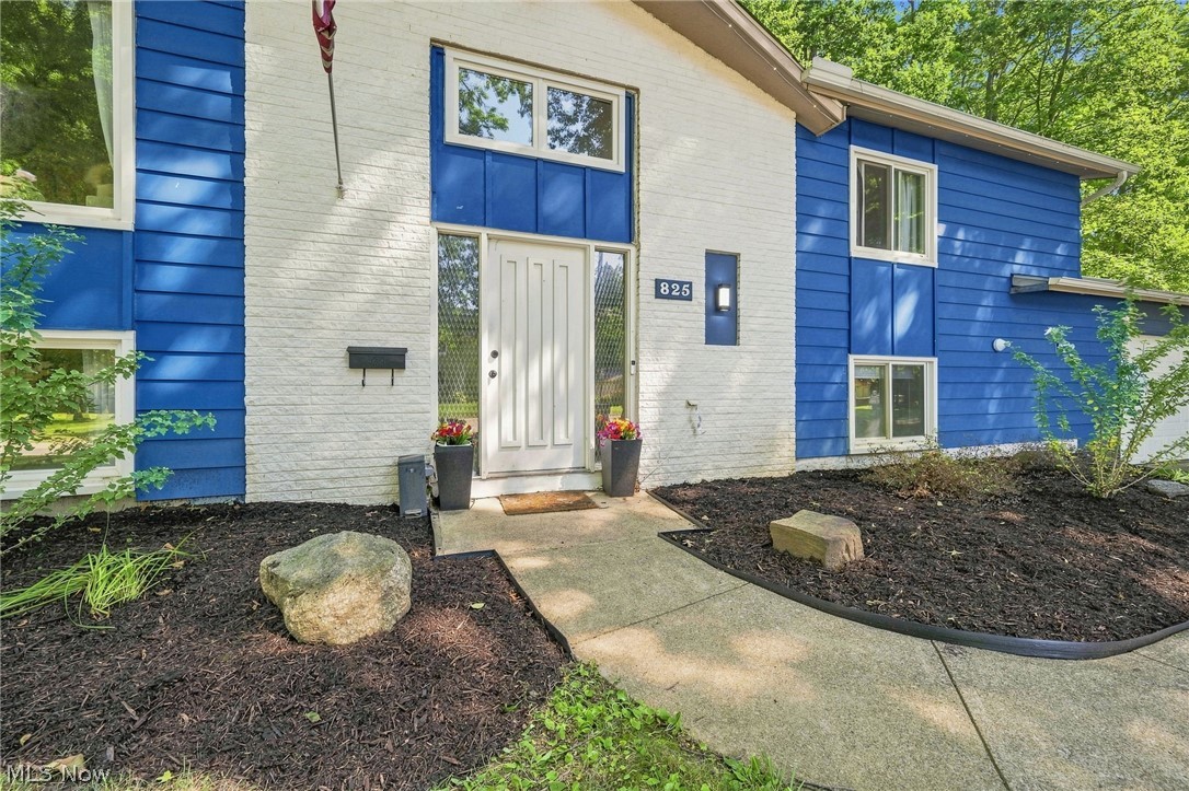 825 Valley Drive Amherst OH 44001