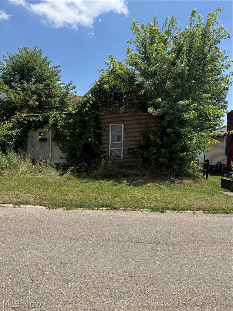 311 Mcconnell Street Uhrichsville OH 44683