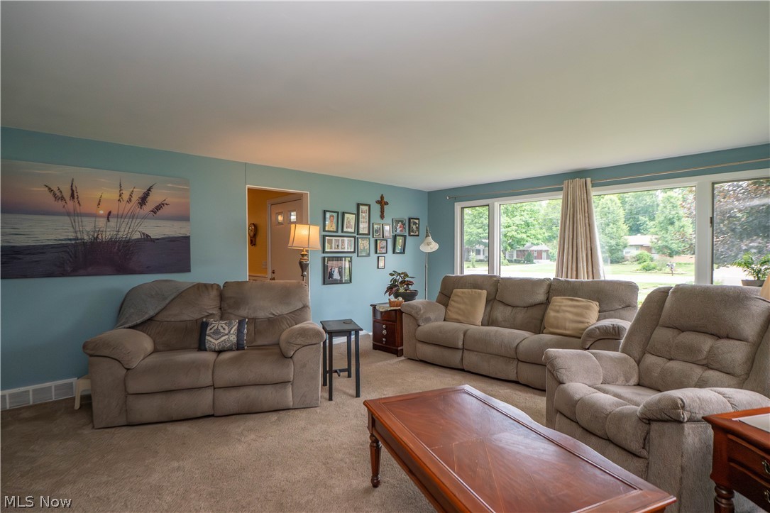 6145 Hollydale Avenue NE Canton OH 44721