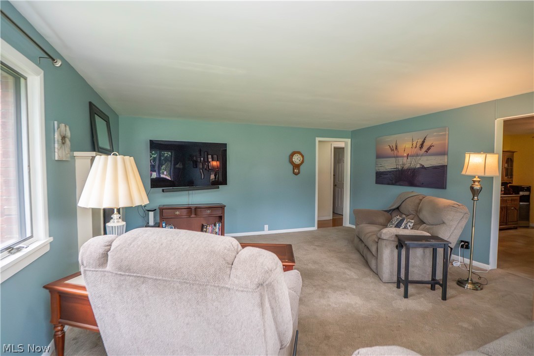 6145 Hollydale Avenue NE Canton OH 44721