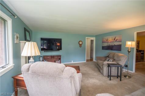 6145 Hollydale Avenue NE Canton OH 44721