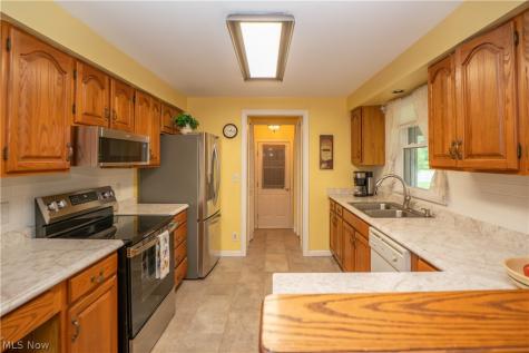 6145 Hollydale Avenue NE Canton OH 44721