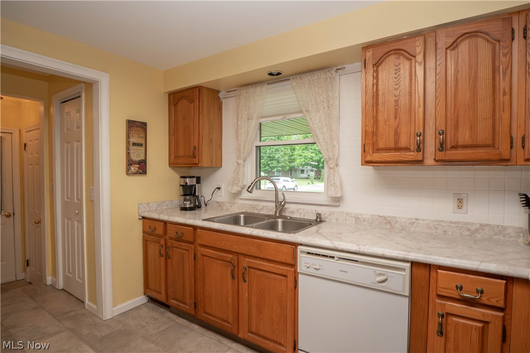6145 Hollydale Avenue NE Canton OH 44721
