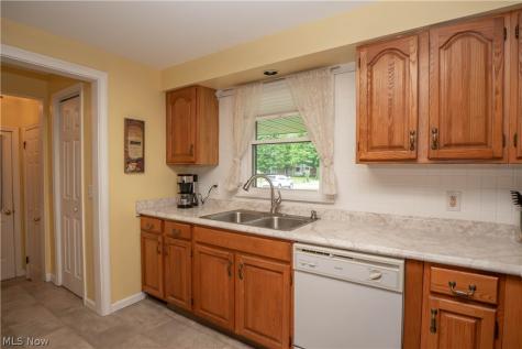 6145 Hollydale Avenue NE Canton OH 44721