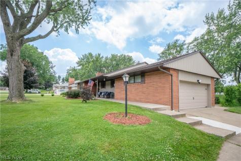 6145 Hollydale Avenue NE Canton OH 44721