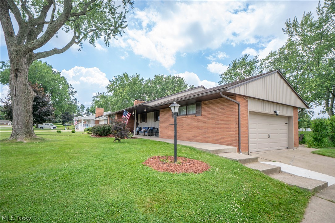 6145 Hollydale Avenue NE Canton OH 44721