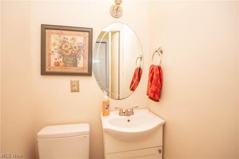 6145 Hollydale Avenue NE Canton OH 44721