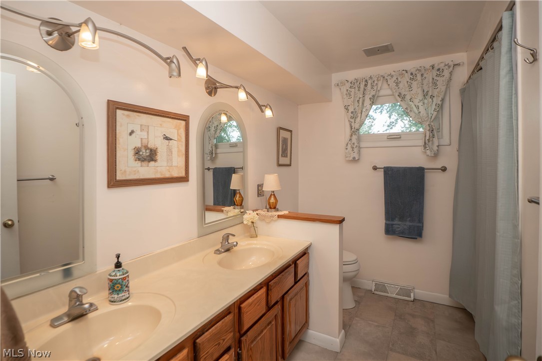 6145 Hollydale Avenue NE Canton OH 44721