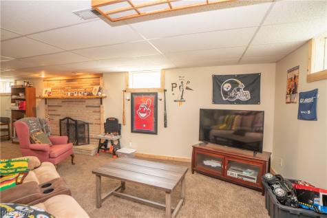 6145 Hollydale Avenue NE Canton OH 44721