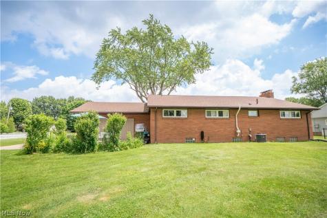 6145 Hollydale Avenue NE Canton OH 44721