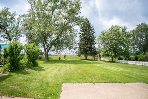 6145 Hollydale Avenue NE Canton OH 44721