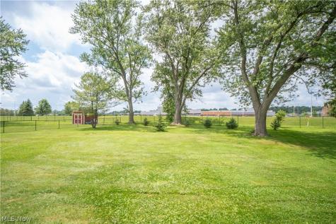 6145 Hollydale Avenue NE Canton OH 44721