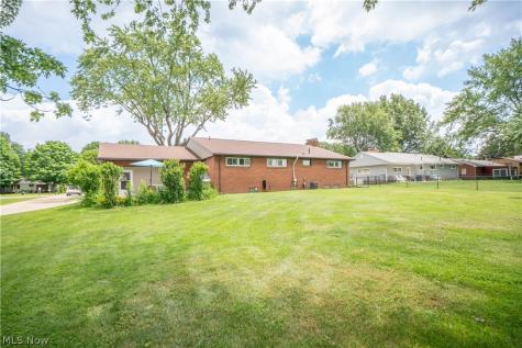 6145 Hollydale Avenue NE Canton OH 44721