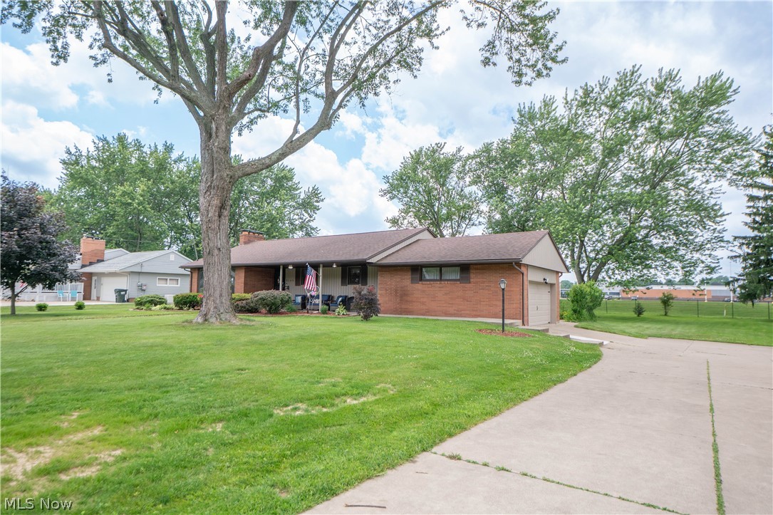 6145 Hollydale Avenue NE Canton OH 44721