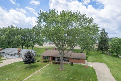 6145 Hollydale Avenue NE Canton OH 44721