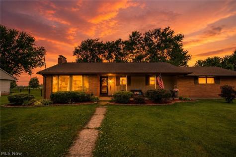 6145 Hollydale Avenue NE Canton OH 44721