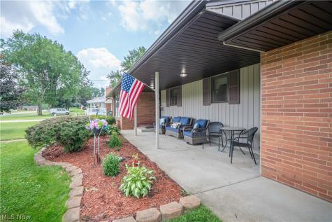 6145 Hollydale Avenue NE Canton OH 44721